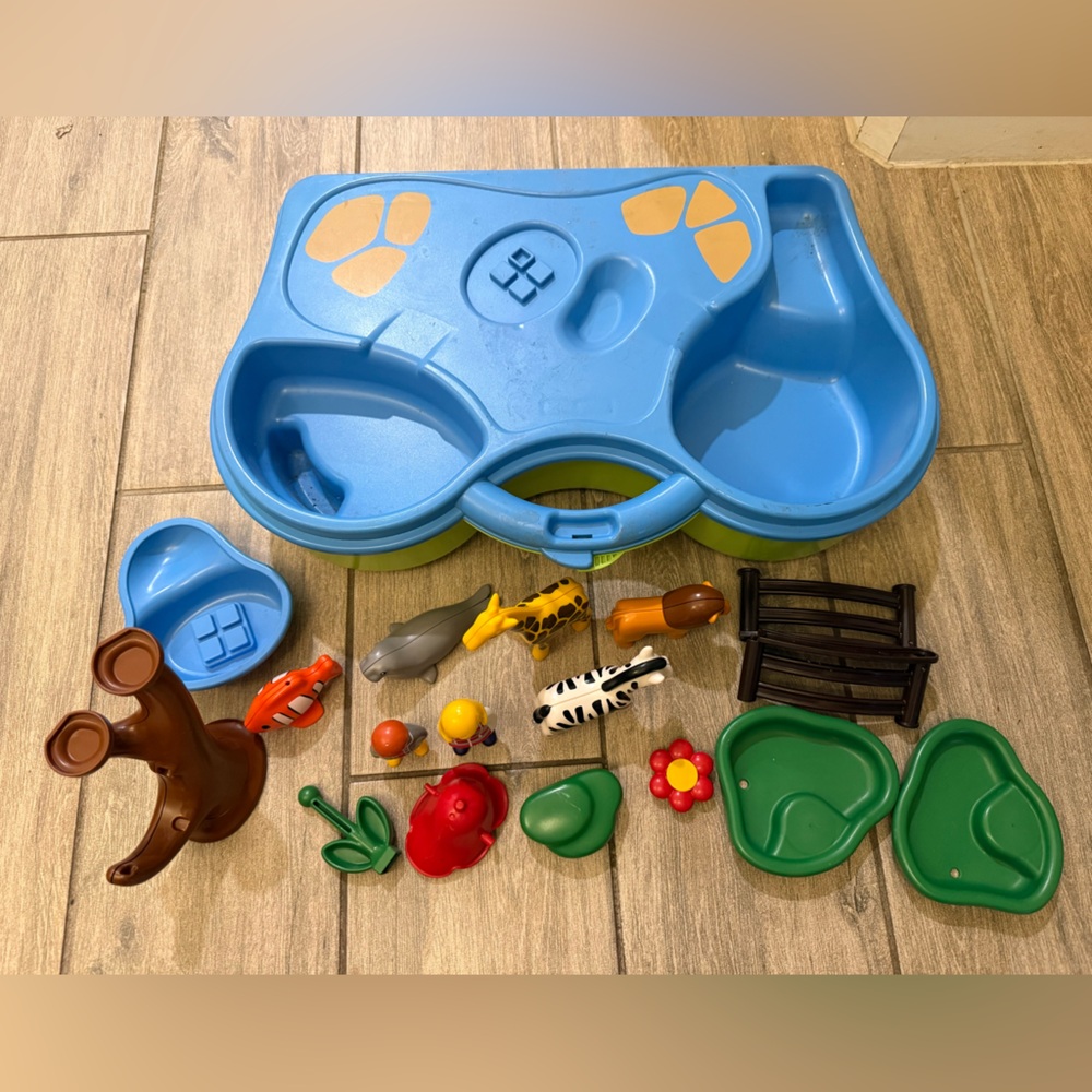 Jungle Safari Adventure Playset with Blue and Green Base